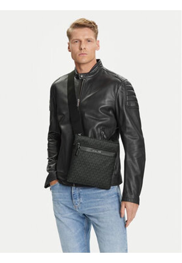 MICHAEL Michael Kors Saszetka Hudson 33T5LHDM1B Czarny. Kolor: czarny. Materiał: skóra