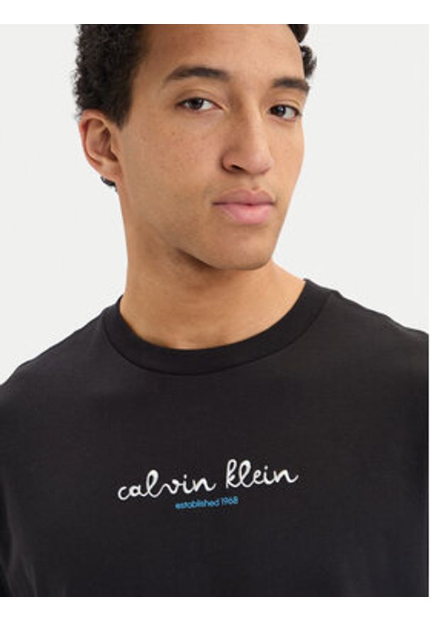 Calvin Klein Jeans T-Shirt SS 16s CK TRVL LV04RG816G Czarny Regular Fit. Kolor: czarny. Materiał: bawełna