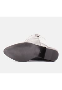 Marco Shoes Kowboki Iolanda z ozdobnymi przeszyciami czarne. Kolor: czarny