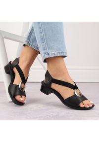 Skórzane komfortowe sandały damskie na gumki czarne Rieker 62662-01. Kolor: czarny. Materiał: skóra #1