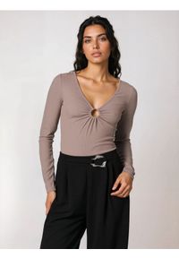 Sinsay - Body z dekoracyjnym dekoltem - beżowy. Kolor: beżowy #1