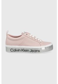Calvin Klein Jeans tenisówki damskie kolor różowy. Nosek buta: okrągły. Zapięcie: sznurówki. Kolor: różowy. Materiał: poliester, guma. Obcas: na platformie