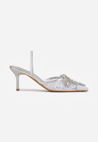 Renee - Srebrne Koronkowe Czółenka VICES na Szpilce z Odkrytą Piętą i Cyrkoniami Idaphei. Okazja: na imprezę. Nosek buta: szpiczasty. Zapięcie: pasek. Kolor: srebrny. Wzór: aplikacja. Materiał: koronka. Sezon: lato. Obcas: na szpilce. Styl: glamour, elegancki. Wysokość obcasa: średni #3