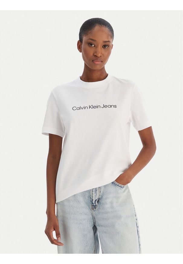 Calvin Klein Jeans T-Shirt A- Inst. Logo Classic LV047C912G Biały Regular Fit. Kolor: biały. Materiał: bawełna
