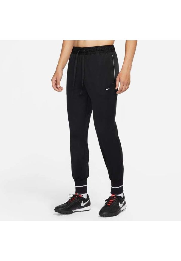 Spodnie sportowe męskie Nike Strike 22 Sock Cuff Pant. Kolor: wielokolorowy, czarny, biały. Materiał: bawełna, poliester. Sport: bieganie