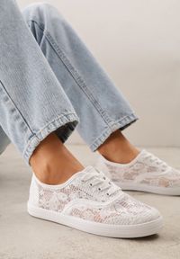 Born2be - Białe Tenisówki Ozdobione Koronką Tarinela. Okazja: na co dzień. Kolor: biały. Materiał: koronka. Wzór: aplikacja, koronka. Styl: casual #8