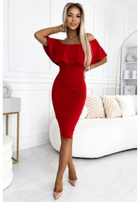 Numoco - Czerwona Sukienka Ołówkowa z Hiszpańskim Dekoltem. Kolor: czerwony. Materiał: poliester, elastan. Typ sukienki: ołówkowe