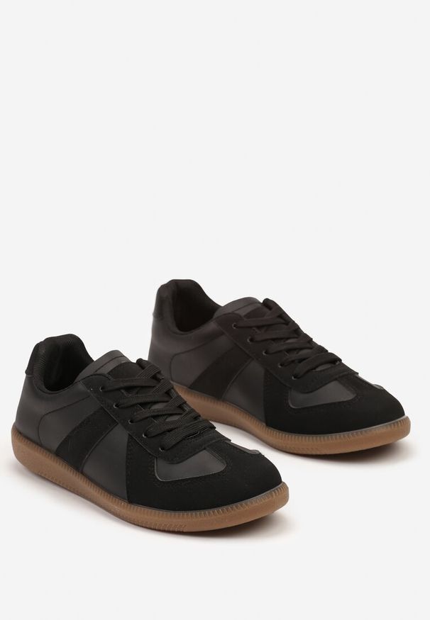 Renee - Czarne Płaskie Sneakersy ze Sznurowaniem i Wstawkami z Ekoskóry Elafae. Okazja: na co dzień. Zapięcie: sznurówki. Kolor: czarny. Materiał: jeans