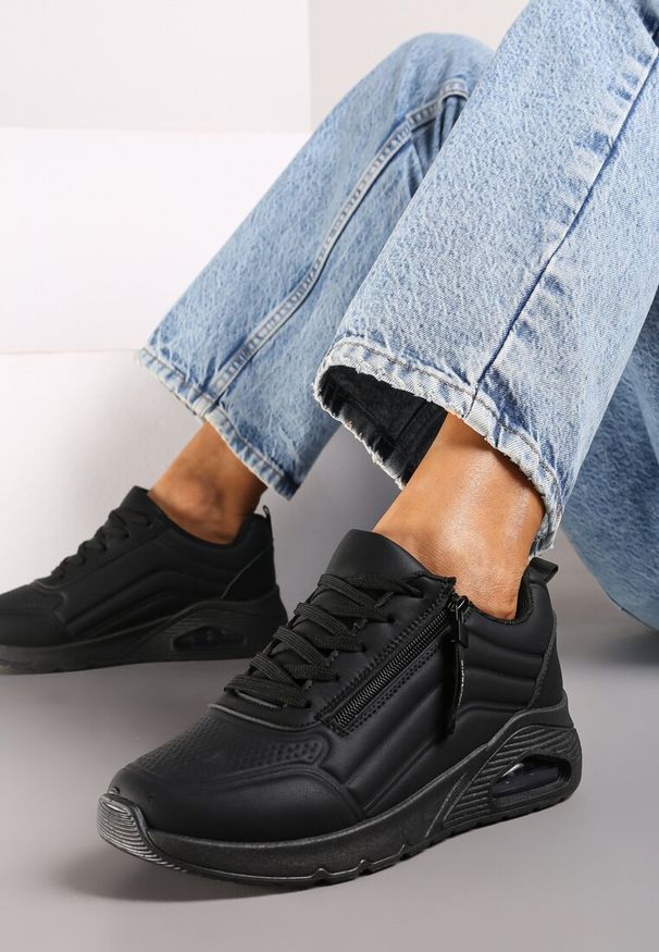 Renee - Czarne Sneakersy na Platformie z Przezroczystą Wstawką i Suwakiem z Napisami Valentinae. Okazja: na co dzień. Kolor: czarny. Materiał: jeans. Wzór: napisy. Obcas: na platformie. Wysokość obcasa: średni