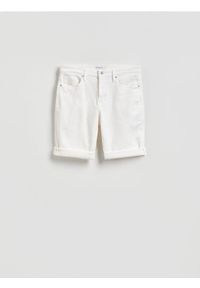Reserved - Jeansowe szorty slim fit - biały. Kolor: biały. Materiał: jeans
