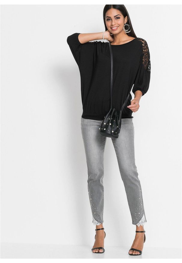 bonprix - Bluzka oversize z mieszanki wiskozy. Kolor: czarny. Materiał: wiskoza, koronka. Wzór: aplikacja, koronka