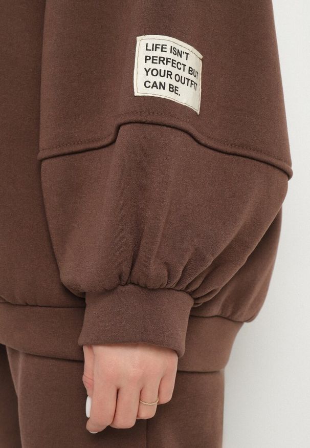 Born2be - Brązowy Komplet Dresowy Bluza i Joggery Podszyte Polarem Zibea. Kolor: brązowy. Materiał: polar, dresówka
