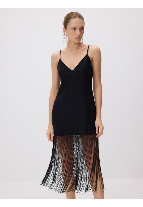 Reserved - Lniana sukienka z frędzlami - czarny. Kolor: czarny. Materiał: len