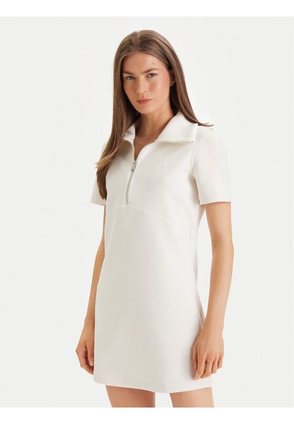 Calvin Klein Sukienka codzienna LV044F207G Beżowy Regular Fit. Okazja: na co dzień. Kolor: beżowy. Materiał: syntetyk. Typ sukienki: proste. Styl: casual