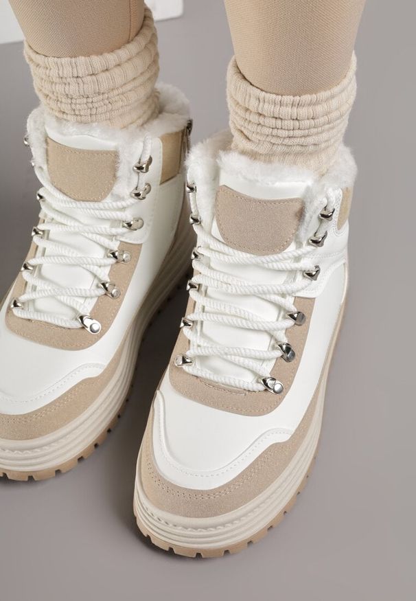 Renee - Białe Sneakersy w Stylu Traperów na Platformie Ewedora. Okazja: na co dzień. Kolor: biały. Materiał: jeans. Obcas: na platformie