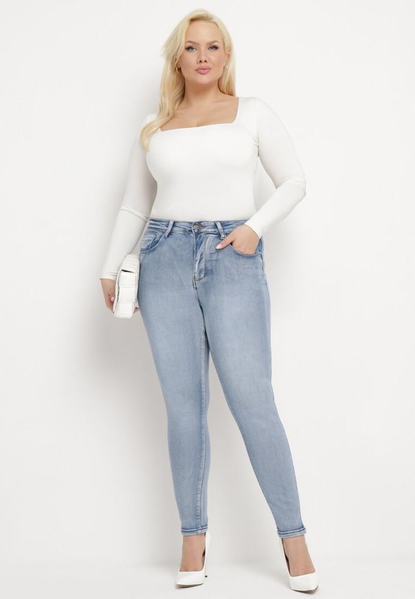 Born2be - Jasnoniebieskie Jeansy o Klasycznym Fasonie Skinny Nellavera. Kolekcja: plus size. Kolor: niebieski. Wzór: aplikacja. Styl: klasyczny