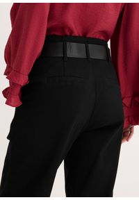 bonprix - Spodnie z zakładkami z bawełny. Kolor: czarny. Materiał: bawełna #2