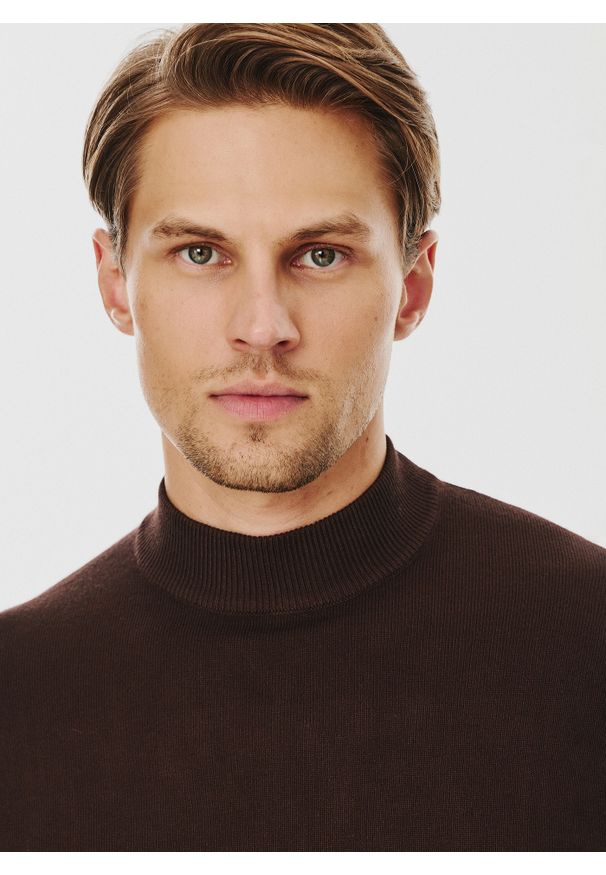 Pako Lorente - PAKO LORENTE – Brązowy gładki półgolf męski. Kolor: brązowy. Materiał: nylon, wiskoza. Wzór: gładki. Sezon: jesień