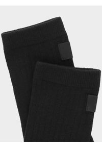 outhorn - Skarpetki casual nad kostkę męskie Outhorn - czarne. Kolor: czarny. Materiał: materiał, prążkowany, włókno. Wzór: aplikacja