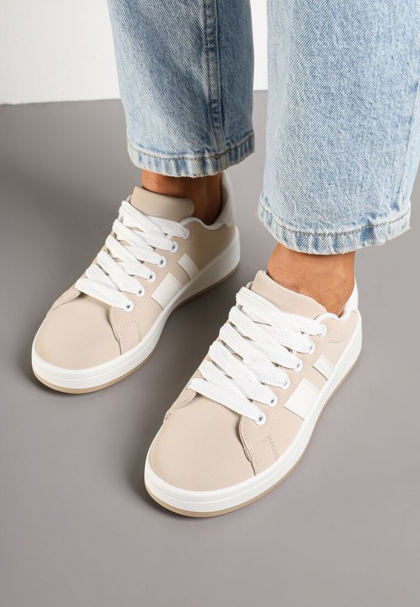 Born2be - Beżowe Sneakersy na Płaskiej Podeszwie Ozdobione Paskami Ravesi. Okazja: na co dzień. Zapięcie: pasek. Kolor: beżowy. Materiał: jeans. Wzór: aplikacja. Obcas: na płaskiej podeszwie