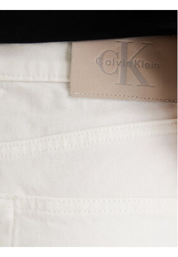Calvin Klein Jeans Jeansy LV047F703G Biały Mom Fit. Kolor: biały