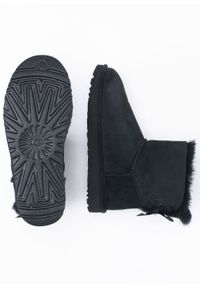 Ugg - Buty zimowe damskie UGG W Mini Bailey Bow II (1016501-BLK). Okazja: na plażę. Kolor: czarny. Materiał: materiał. Sezon: zima. Styl: młodzieżowy #3