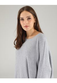 Unisono - SWETER OVERSIZE Z DZIANINY. Materiał: dzianina. Długość rękawa: długi rękaw. Długość: długie. Wzór: gładki