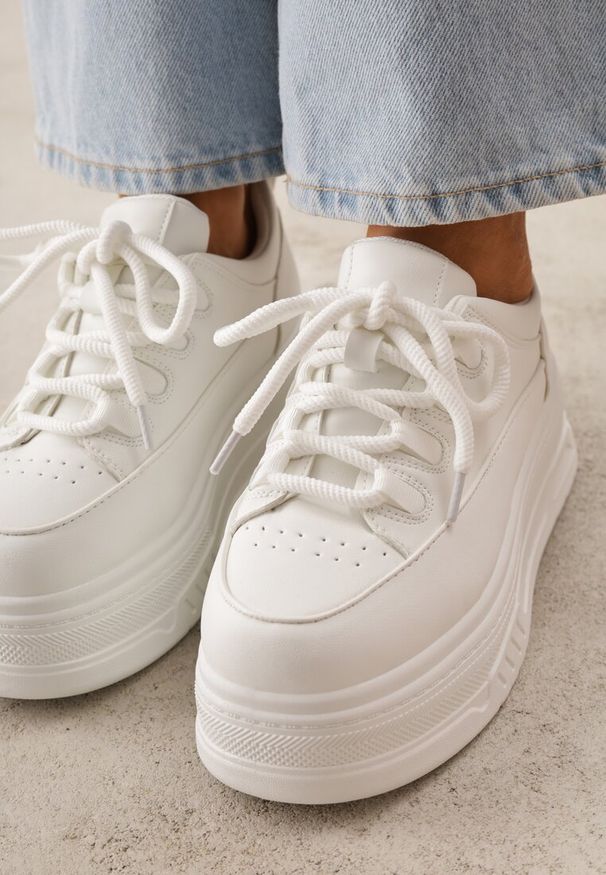 Renee - Białe Chunky Sneakersy VICES na Platformie Azilera. Okazja: na co dzień. Kolor: biały. Materiał: jeans. Obcas: na platformie