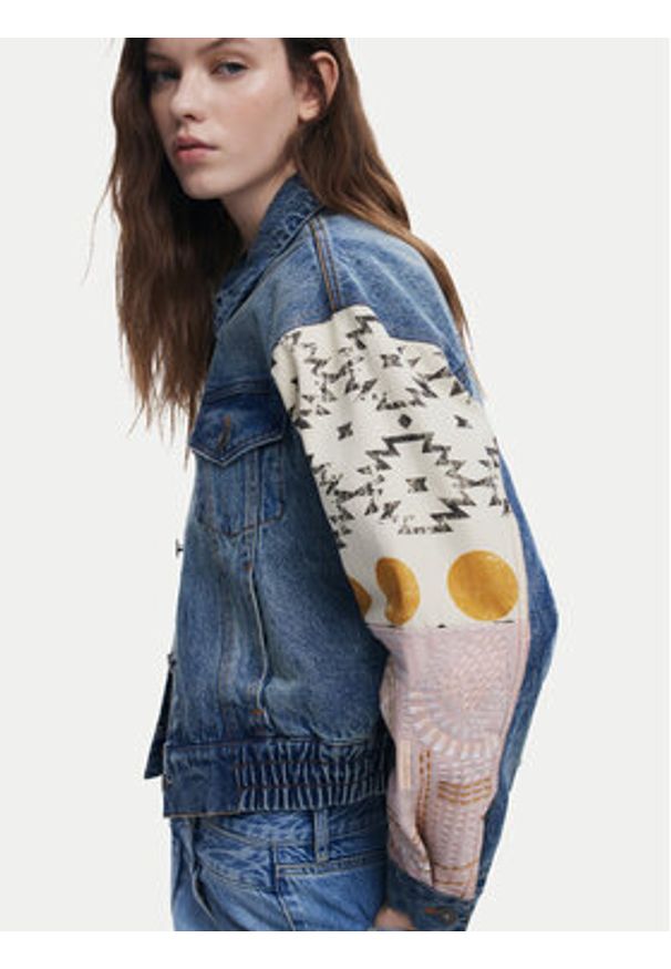 Desigual Kurtka jeansowa Cassid 25SWED59 Niebieski Regular Fit. Kolor: niebieski. Materiał: bawełna