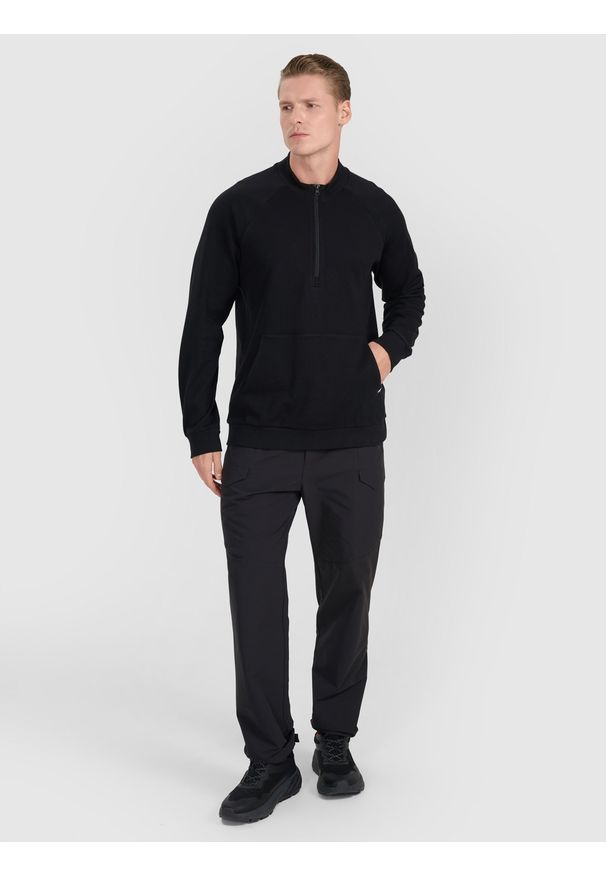 4f - 4F Bluza dresowa nierozpinana bez kaptura męska - czarna XXL. Okazja: na co dzień. Typ kołnierza: bez kaptura. Kolor: czarny. Materiał: dresówka. Długość rękawa: raglanowy rękaw. Wzór: ze splotem. Styl: elegancki, casual, sportowy, street. Sport: koszykówka