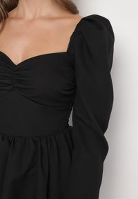 Born2be - Czarna Rozkloszowana Sukienka Bombka z Wiązaniem na Plecach Poltewin. Okazja: na wesele, na imprezę, na co dzień, na ślub cywilny. Typ kołnierza: kokarda, dekolt kwadratowy. Kolor: czarny. Typ sukienki: bombki. Styl: elegancki, casual, klasyczny #3