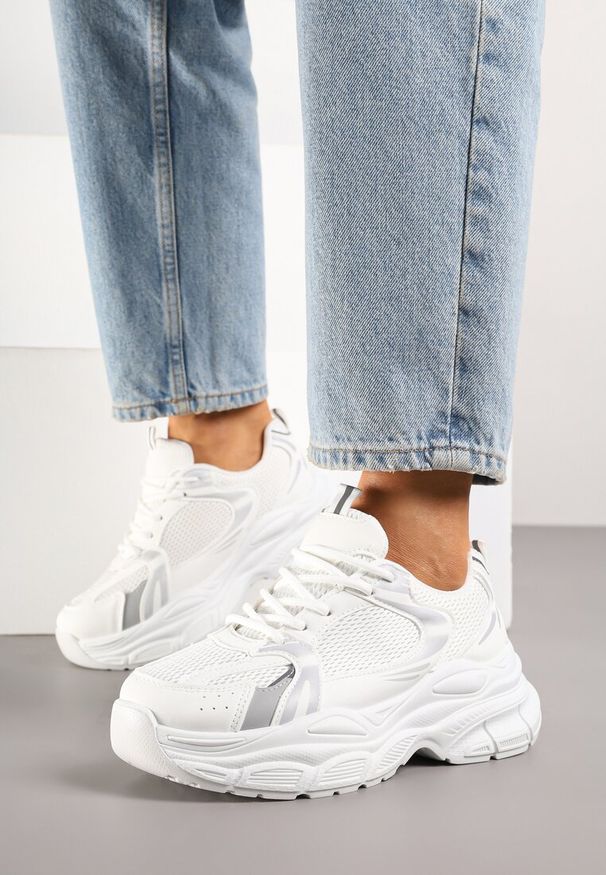 Born2be - Białe Sneakersy Vices na Grubej Podeszwie z Tłoczeniami Nativine. Okazja: na co dzień. Kolor: biały. Materiał: jeans