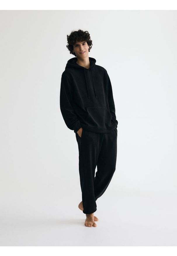 Reserved - Polarowe spodnie regular - czarny. Kolor: czarny. Materiał: polar