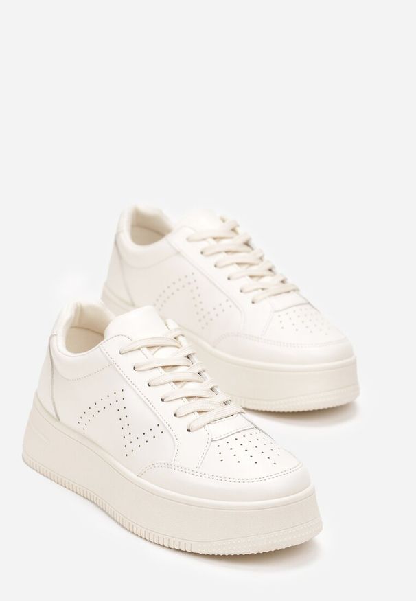 Renee - Beżowe Sneakersy z Perforacją na Platformie Treresa. Kolor: beżowy. Obcas: na platformie
