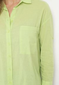 Born2be - Jasnozielona Bawełniana Koszula Klasyczna z Kieszeniami Sasana. Okazja: na co dzień. Kolor: zielony. Materiał: bawełna. Styl: klasyczny #4