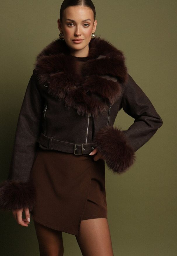 Born2be - Brązowa Ocieplana Kurtka Ramoneska z Futrem przy Kołnierzu i Rękawach Mevesala. Kolor: brązowy. Materiał: futro. Długość: krótkie