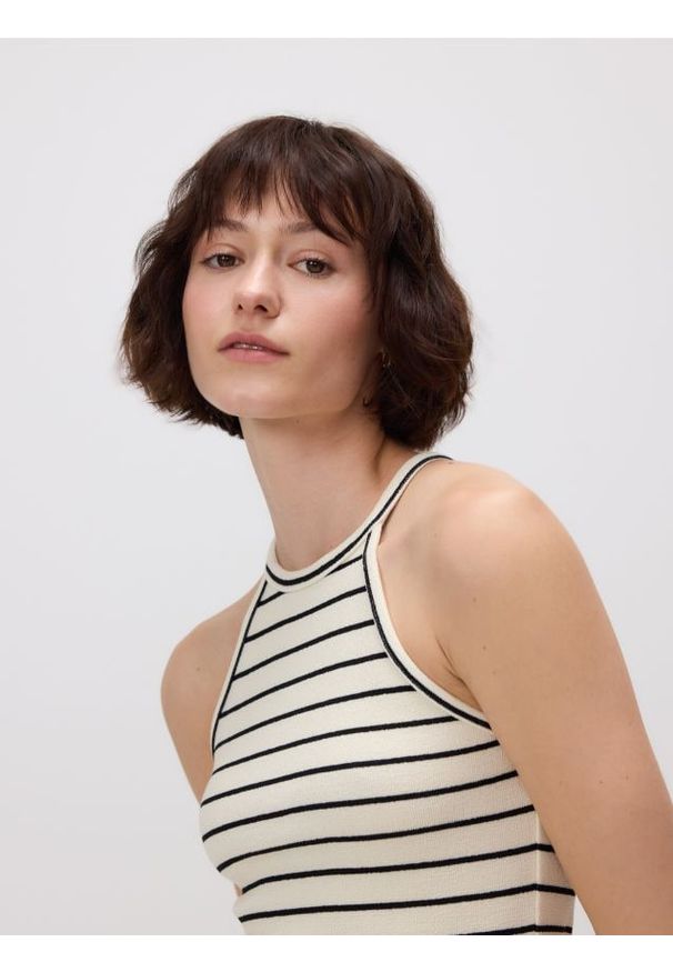 Reserved - Top z dekoltem halter - wielobarwny. Typ kołnierza: dekolt halter. Materiał: bawełna, dzianina