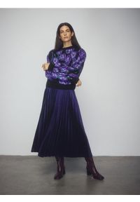 Reserved - Plisowana spódnica midi - granatowy. Kolor: niebieski. Materiał: dzianina, welur #1