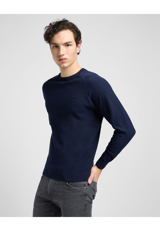 Lee - LEE RAGLAN CREW KNIT MĘSKI SWETER SKY BLUE L83PKHHY 112321587. Długość rękawa: raglanowy rękaw