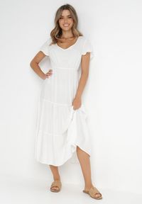 Born2be - Biała Sukienka z Wiskozy o Rozkloszowanym Kroju Folky. Okazja: na co dzień. Typ kołnierza: dekolt w kształcie V. Kolor: biały. Wzór: gładki. Typ sukienki: proste. Materiał: wiskoza. Sezon: lato. Styl: casual, elegancki. Długość: midi #6