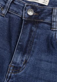 Born2be - Niebieskie Jeansy Mom Fit z Bawełną i Regularnym Stanem Rolovia. Okazja: na co dzień. Kolekcja: plus size. Kolor: niebieski. Styl: casual, elegancki #2