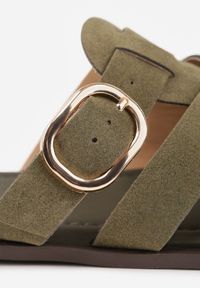 Renee - Zielone Klapki Gladiatorki z Ozdobną Sprzączką Lusanatia. Okazja: na co dzień. Kolor: zielony. Styl: casual #5