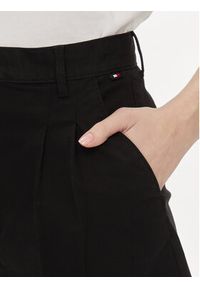 Tommy Jeans Szorty materiałowe Claire DW0DW17775 Czarny Regular Fit. Kolor: czarny. Materiał: bawełna #4
