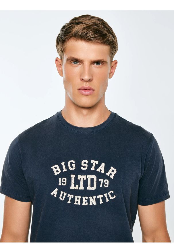 Big-Star - Koszulka męska z nadrukiem granatowa Teller 403. Okazja: na co dzień. Kolor: niebieski. Materiał: jeans, dzianina, żakard. Wzór: nadruk. Styl: casual, vintage, klasyczny