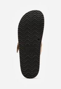 Born2be - Ciemnobeżowe Klapki z Ozdobnym Paskiem i Klamrą Calevelis. Nosek buta: okrągły. Kolor: beżowy. Materiał: jeans. Obcas: na obcasie. Styl: klasyczny, elegancki. Wysokość obcasa: średni #2