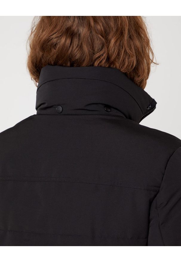 Wrangler - WRANGLER BODYGUARD MĘSKA KURTKA ZIMOWA BLACK W4B2WW100 112320208. Okazja: na spotkanie biznesowe, na spacer, na co dzień. Typ kołnierza: golf. Materiał: wełna, poliester, materiał, puch, jeans. Długość rękawa: długi rękaw. Długość: długie. Sezon: zima. Styl: biznesowy, casual, sportowy, klasyczny, elegancki