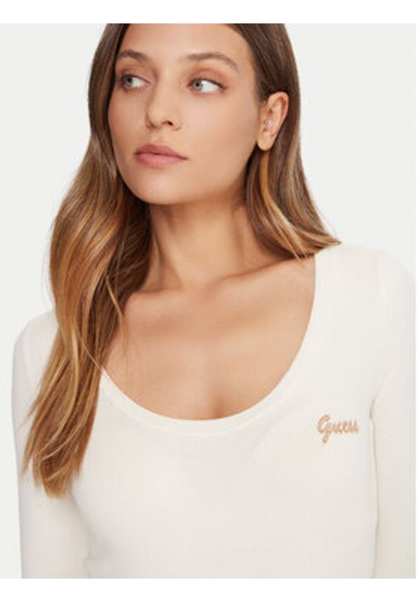 Guess Body V5BP09 KCBF1 Écru Slim Fit. Materiał: bawełna