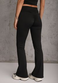 Renee - Czarne Legginsy Flare High Waist Ozdobione z Tyłu Modelującym Marszczeniem Deinoreia. Okazja: na co dzień. Stan: podwyższony. Kolor: czarny. Wzór: aplikacja. Styl: elegancki, casual #2