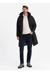 Ombre Clothing - Pikowana długa męska kurtka z odpinanym kapturem – czarna V1 - Rozmiar: XXL. Typ kołnierza: kaptur. Kolor: czarny. Materiał: guma, puch, tkanina, poliester, materiał, syntetyk. Długość: długie. Wzór: gładki, aplikacja, ze splotem #5