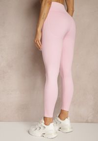 Renee - Różowe Legginsy z Ozdobnymi Przeszyciami z Efektem Modelowania Carittia. Okazja: na co dzień. Kolor: różowy. Długość: długie. Styl: elegancki, casual #3